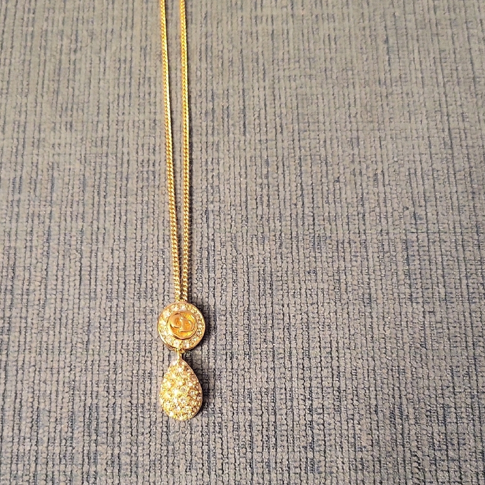 Christiqn Dior Elegant Gold Pendant Necklace
